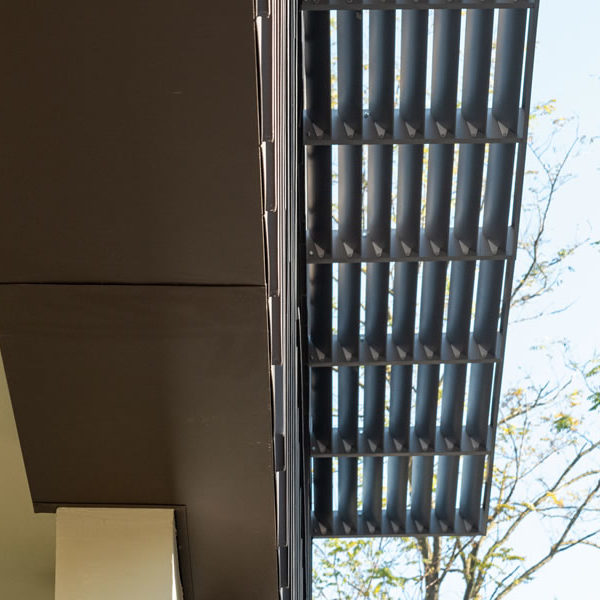 Dettaglio di frangisole, schermature solari