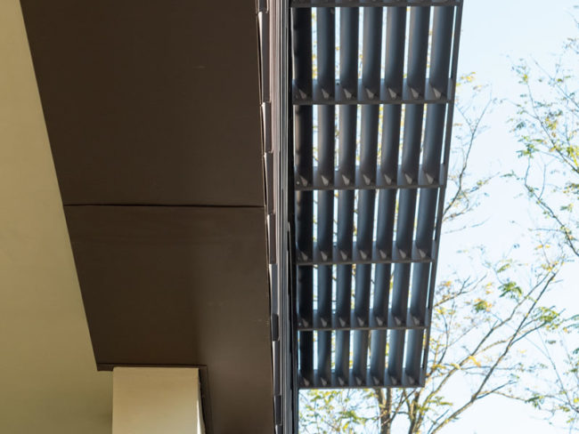 Dettaglio di frangisole, schermature solari