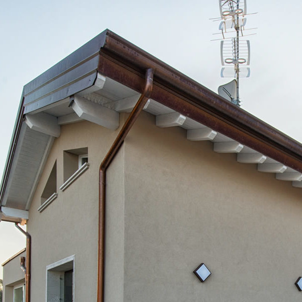 Lamiere in metallo per edilizia, azienda Steeldel