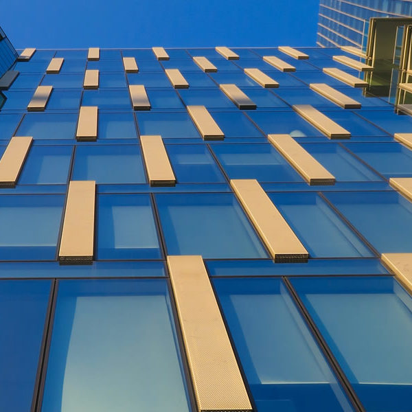 Palazzo con struttura in vetro, Steeldel